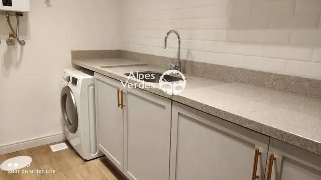 Imagem Vende-se apartamento no 4° andar cobertura mobiliado a 5 minutos da Rua Coberta