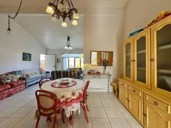 Imagem Casa no Centro de Xangri-la com 05 dormitórios com piscina