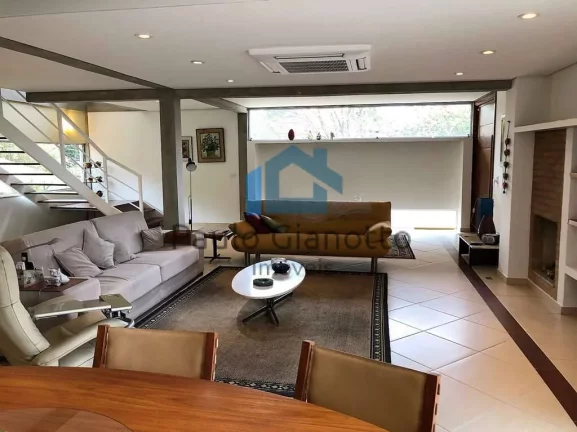 Imagem Casa Moderna à venda no Centro da Granja Viana