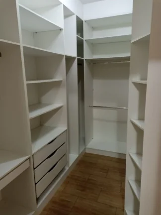 Imagem Linda casa térrea feita pelo atual proprietário. Com piscina. 300m2ac 600m2at. Documentação pronta para financiamento. Climatizada