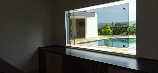 Imagem Magnífico sobrado, em estilo moderno, no Lago Azul Residencial e Golfe Clube com 550m².
