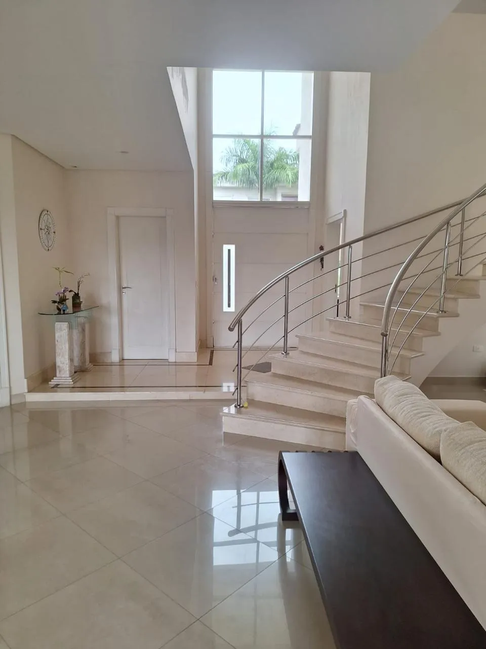 Imagem Casa de 600m² de Área Construída Localizada no Condominio Tamboré