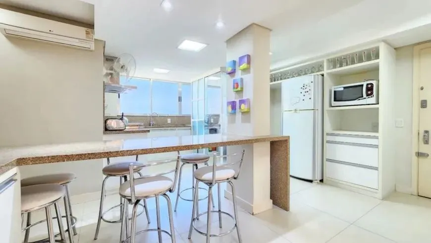 Imagem Apartamento 3 dormitórios, suíte, semimobiliado e duas vagas de garagem.