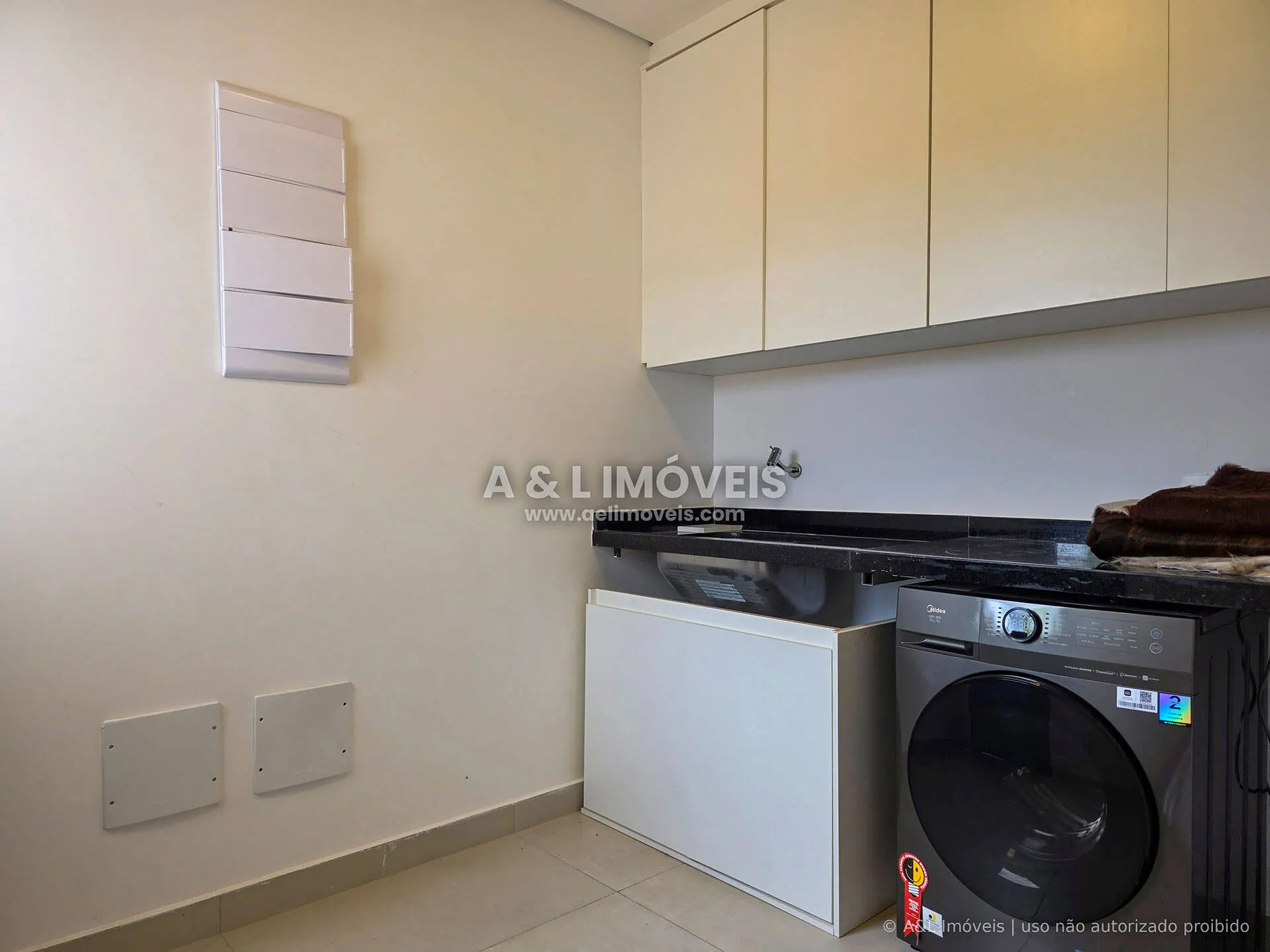 Imagem Casa em Campos do Jordão | 4 Suítes, Porteira Fechada e Vista para o Vale