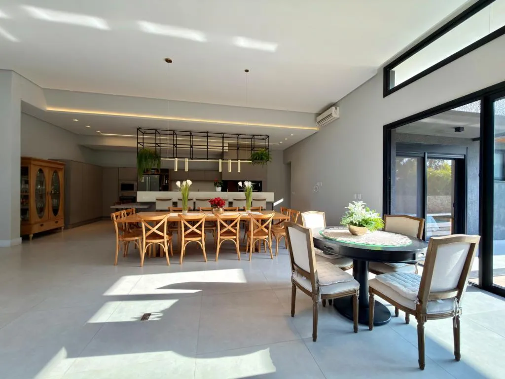 Imagem Casa em Condominio 6 Dormitórios - Bairro --