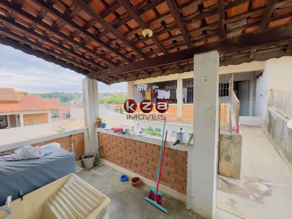 Imagem Casa à venda em Valinhos-SP, Vila Santana, 2 quartos, 1 suíte, 1 sala, 2 banheiros, 4 vagas, 200m².