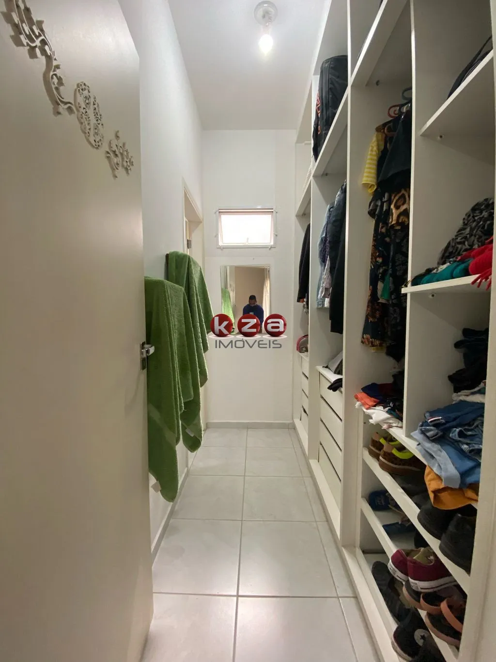 Imagem Casa de Luxo em Condomínio na Vila Capuava, Valinhos-SP: 3 Quartos, 2 Suítes, 2 Salas, 4 Banheiros, 4 Vagas, 191m².