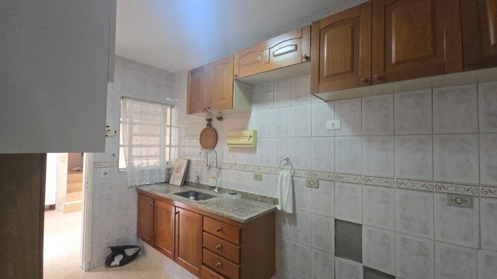 Imagem Imperdível: Casa à venda em São Paulo-SP, Jardim Londrina - 3 quartos, 1 suíte, 3 banheiros, 2 vagas de garagem - 181m².