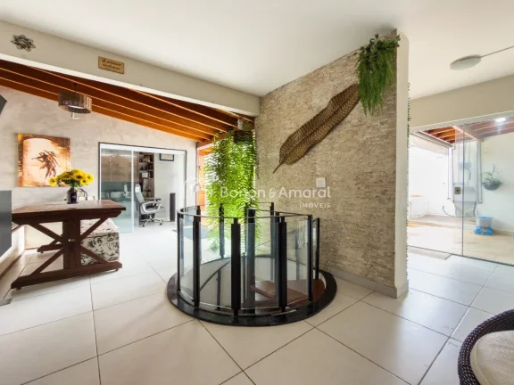 Imagem Cobertura duplex com excelente distribuição dos ambientes, acabamento moderno e lazer privativo pa...