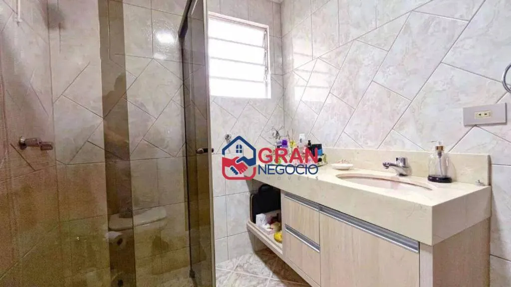 Imagem Casa Térrea Com Amplo Terreno - Santa Felicidade
