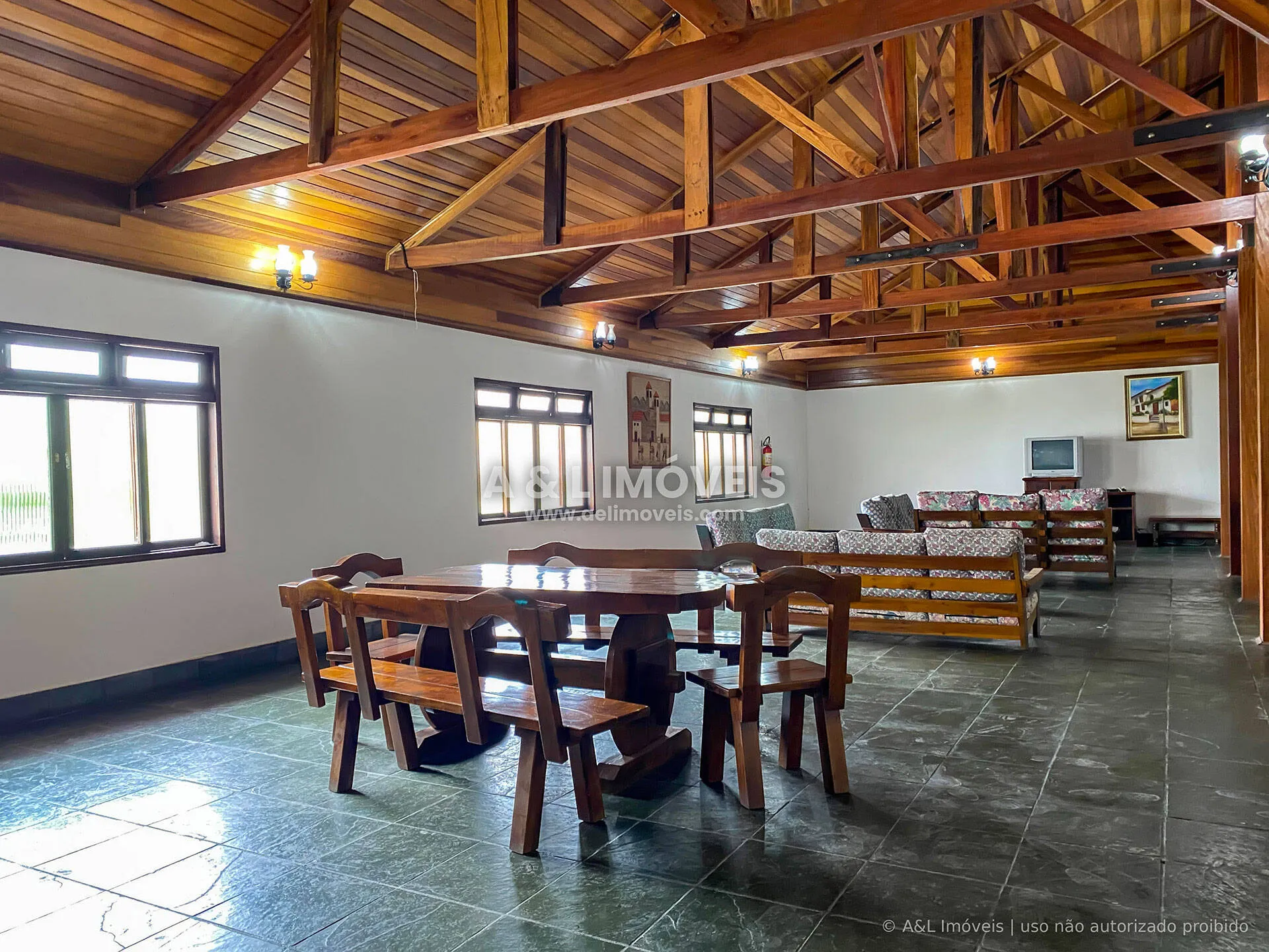 Imagem Apartamento Campos do Jordão | Térreo, Jardim, 3 Dorms. e Lareira