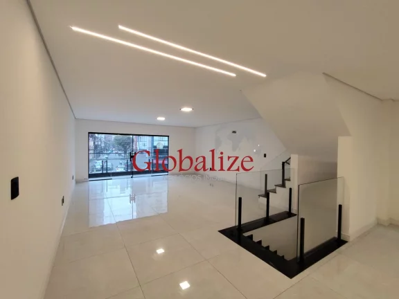 Imagem Casa sobreposta alta à venda com 280m², 3 suites, quadra da praia por R$1.940.000,00 no Embaré em Santos