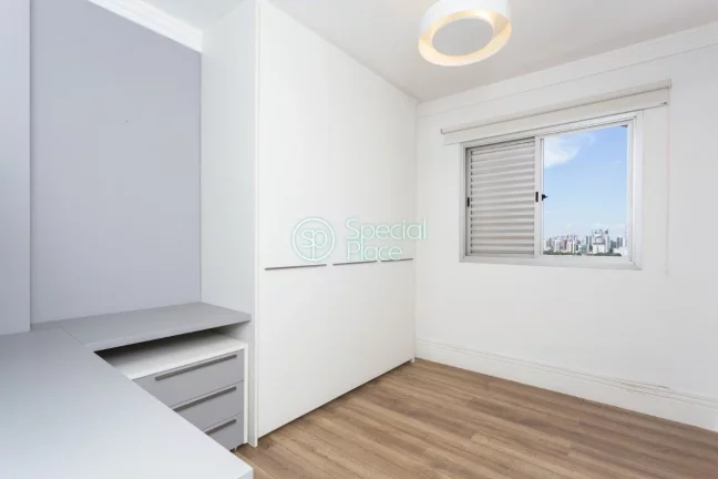 Imagem Cobertura toda reformado, possui uma suíte master com closet, living para dois ambientes, cozinha p...