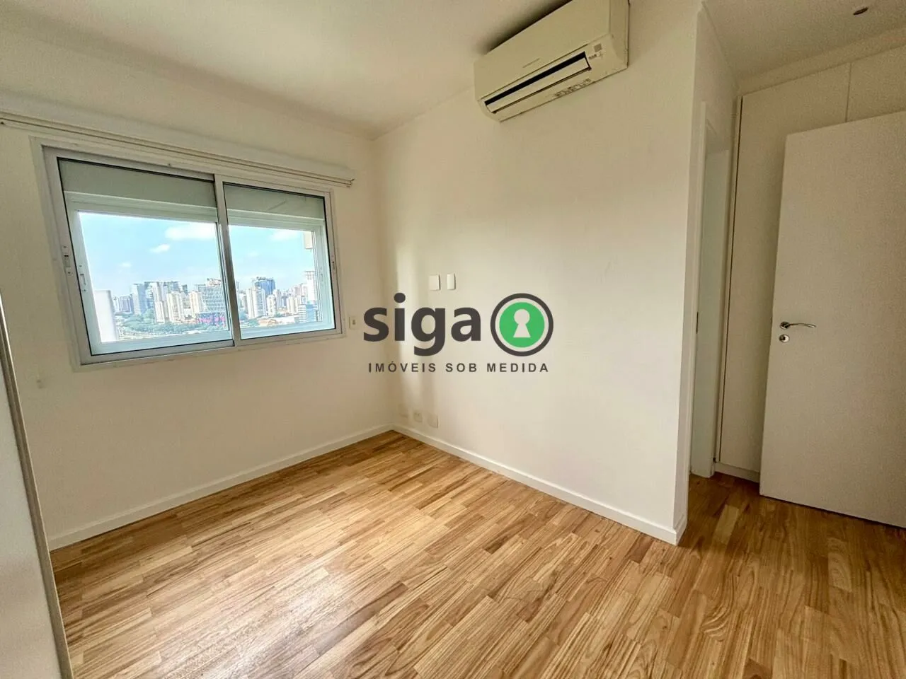 Imagem Apartamento á Venda no Panamby com 4 suítes e 4 vagas