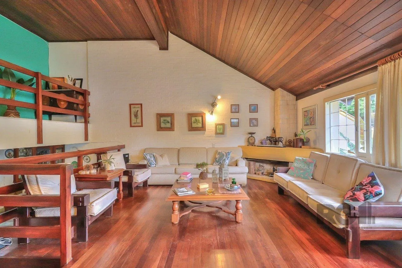 Imagem Casa a venda composta de 4 dormitórios no bairro Jardim Isabel em Porto Alegre