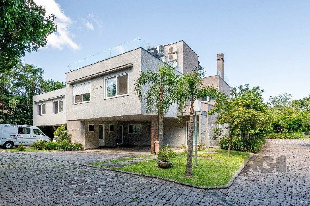 Imagem Casa em condomínio fechado beira de rio, de frente para o clube dos Jangadeiros.