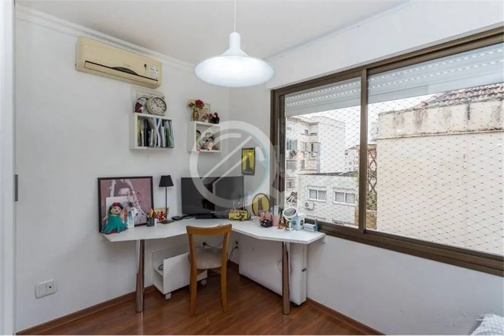 Imagem Explore uma rara oportunidade de residir no coração do prestigiado bairro Moinhos de Vento, em Por...