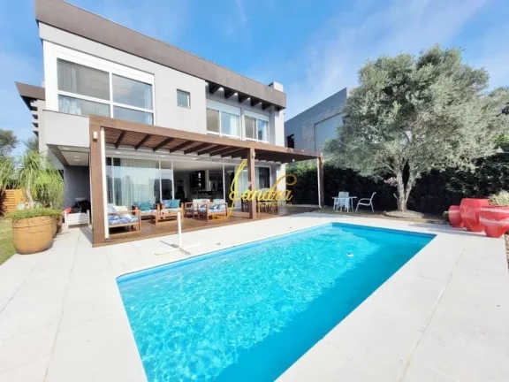 Imagem Casa condomínio com 05 suites e piscina aquecida