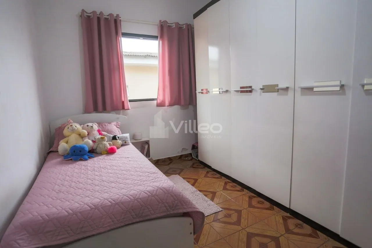 Imagem Casa de esquina com 2 casas no mesmo terreno, ideal para morar com a família ou ter uma segunda ren...