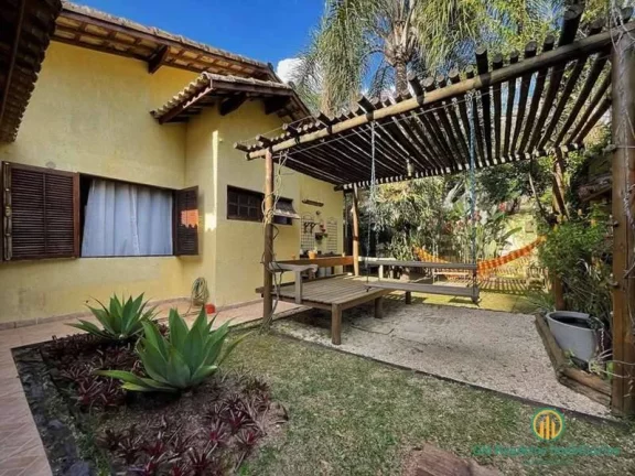 Imagem Casa Semitérrea com 4d/1ste. , lareira, piscina e gazebo!