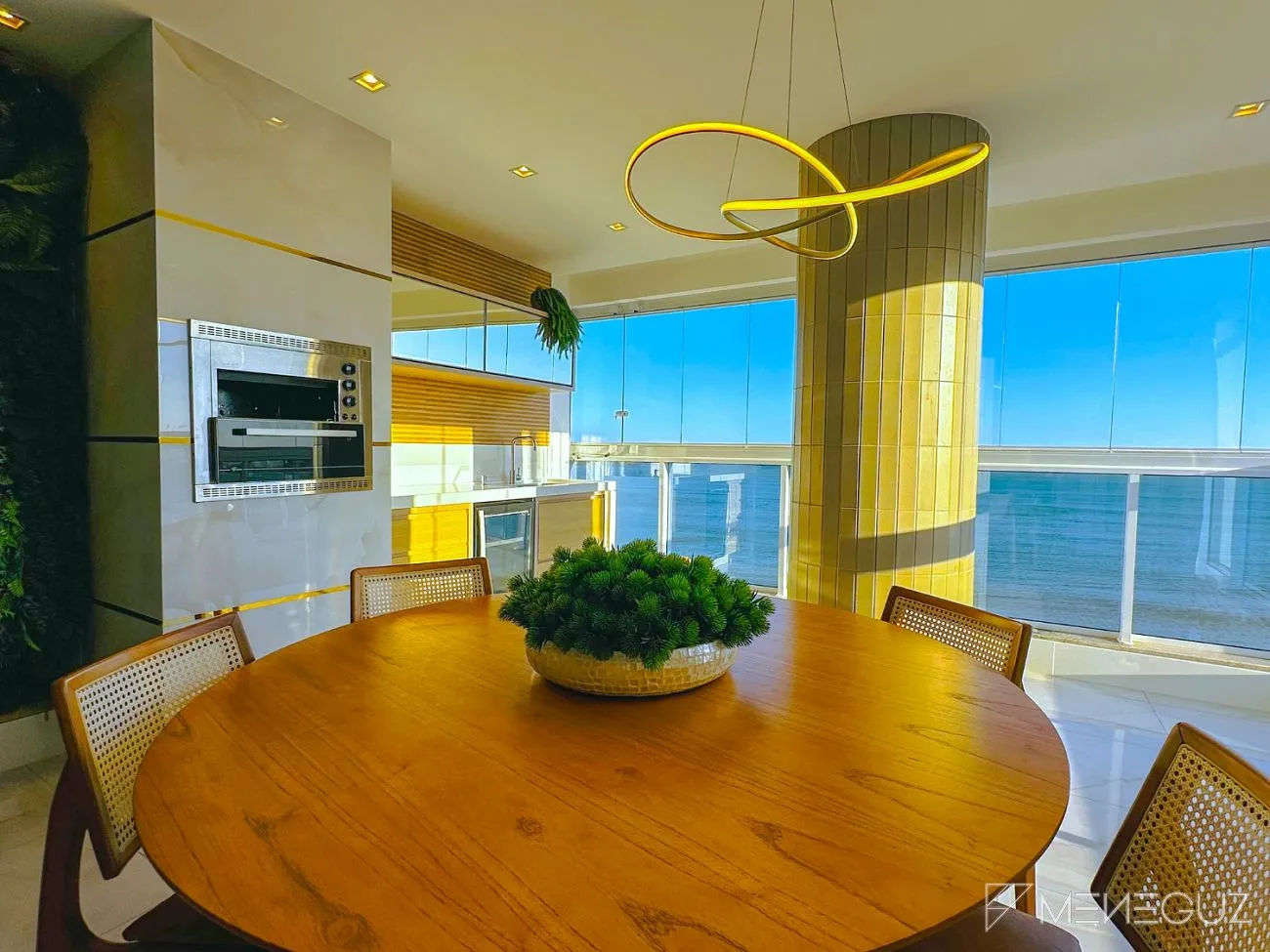 Apartamento 4 quartos, sendo 4 suítes a venda de frente para o mar na Praia do Morro em Guarapari