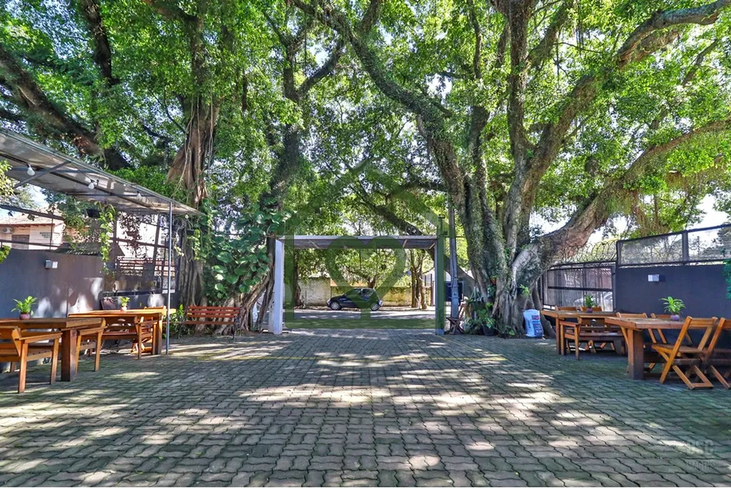 Foto do imóvel Prédio comercial e residencial à venda no bairro Tristeza em Porto Alegre, localizado na Rua Perei...
