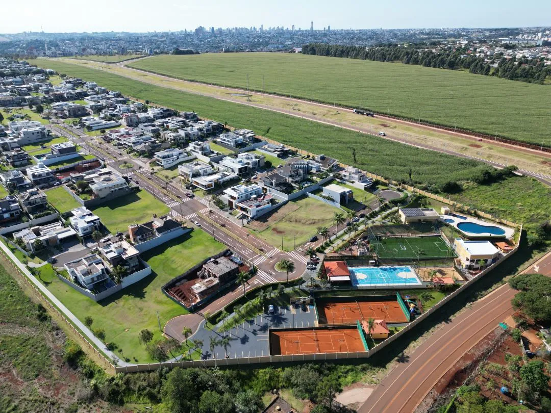 Imagem Sobrado de Luxo com Área de Lazer Completa Condomínio Treviso, Bairro Fag, Cascavel - Venda