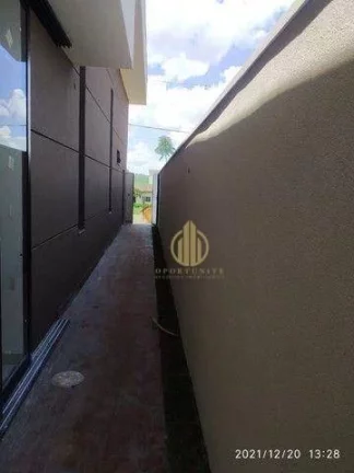 Imagem Casa no Condomínio San Paolo com 3 suítes e piscina.