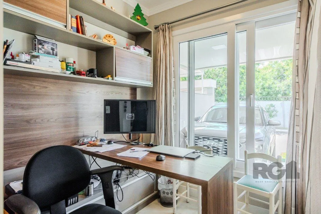 Imagem Casa de Condomínio com Arquitetura Exclusiva e Ambientes Sofisticados