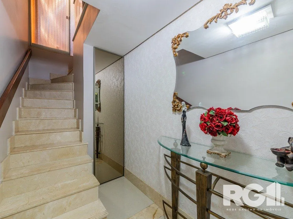 Imagem EXCLUSIVIDADE Belíssima casa de 4 suítes + gabinete no condomínio fechado Terra Mater com vista exuberante para o bosque, próximo da portaria e infraestrutura.