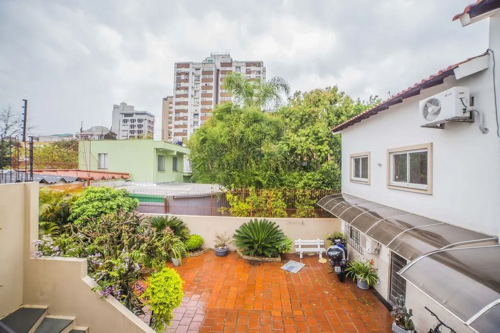Imagem Casa de 4 dormitórios à venda no Bairro Santa Tereza - Porto Alegre