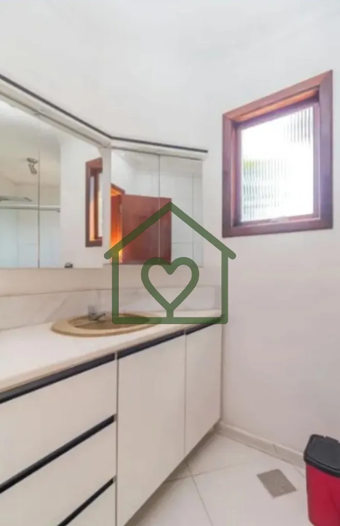 Imagem Para quem busca uma casa espaçosa, com estrutura de construção muito sólida e excelente distribu...