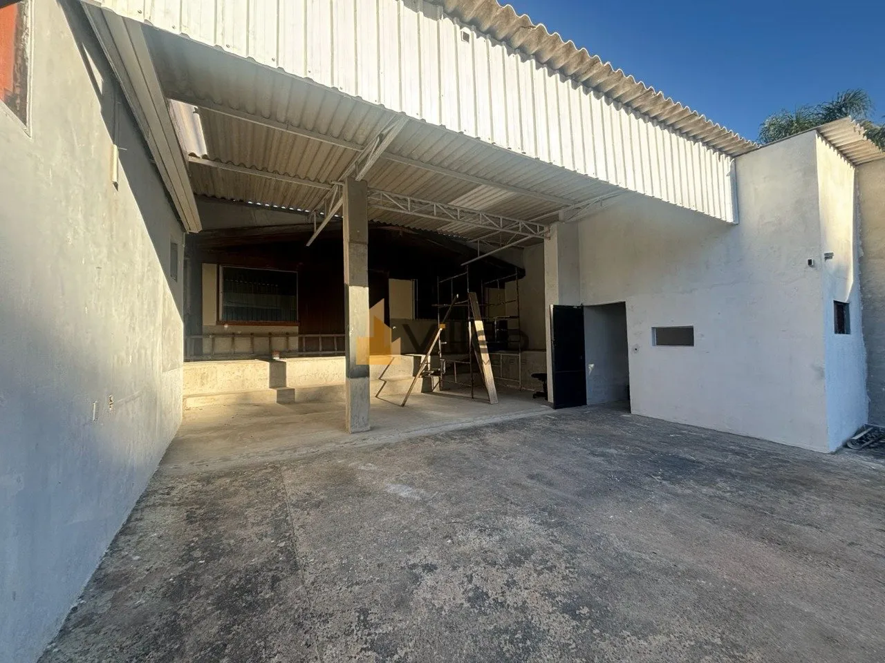 Imagem Este galpão com 264m² de área privativa está localizado na Avenida Santa Cruz, no coração do J...