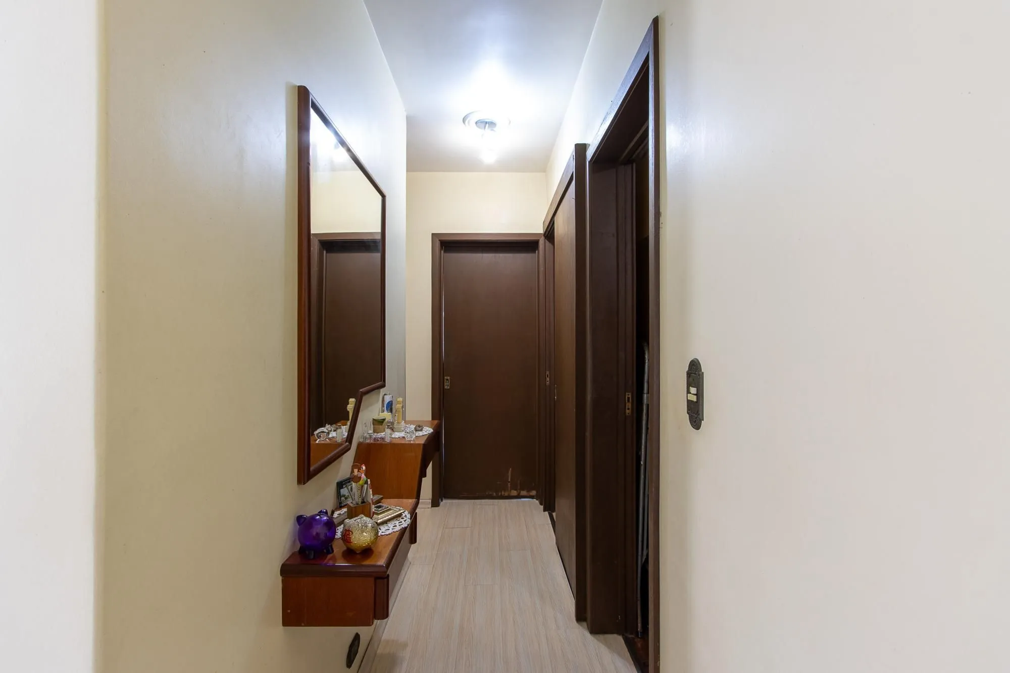 Imagem **Casa de 05 dormitórios, 03 suítes, 06 Banheiros, com 315,10m² privativos na Vila Conceição, Porto Alegre, RS**
