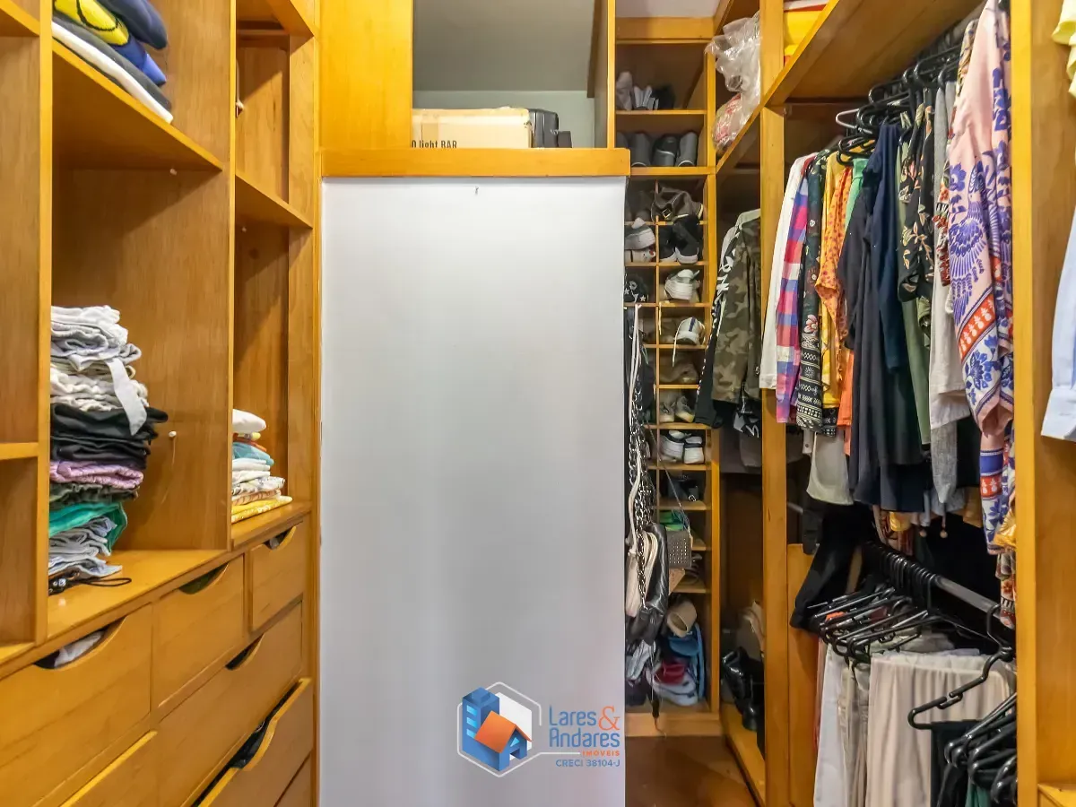Imagem Sobrado para venda em Saúde com 4 quartos, sendo 4 suítes, 220m²