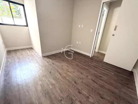 Imagem Casa Geminada à venda no Bairro Santo Antônio, por 650 mil