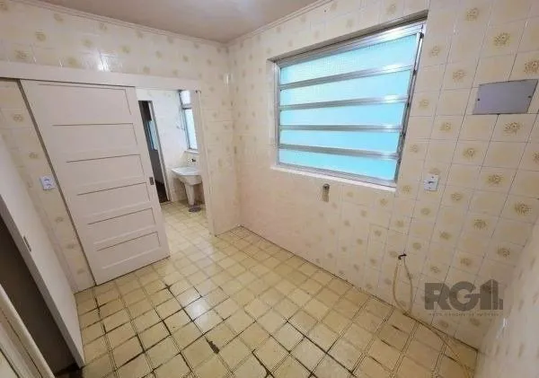 Imagem Apartamento no Passo D'areia de 2 dormitórios e vaga desocupado