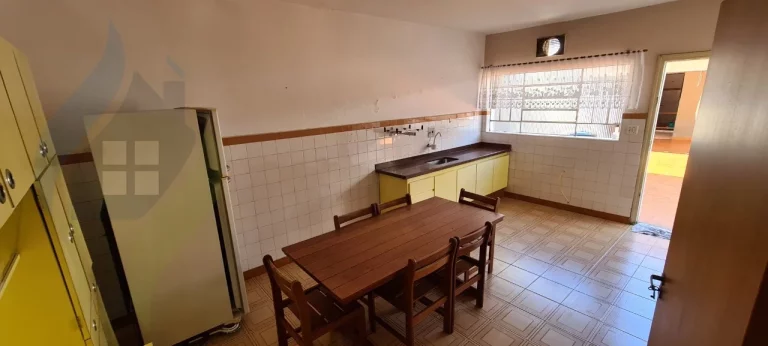 Imagem Casa de 3 dormitórios, 2 banheiros, 4 vagas, com 280m² em Jardim Silvestre, São Bernardo do Campo