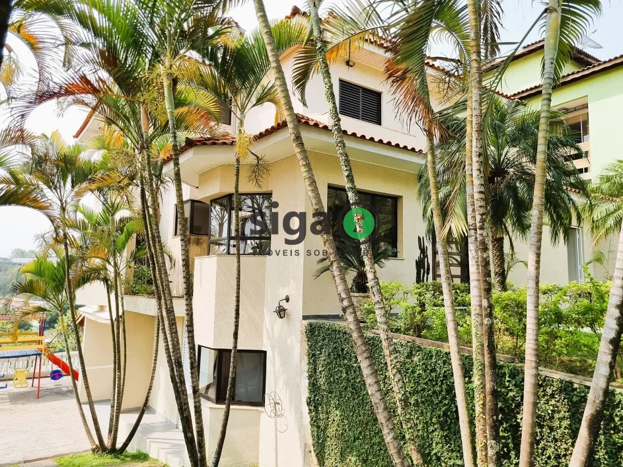 Foto do imóvel Casa a venda na Granja Viana com 4 dormitórios