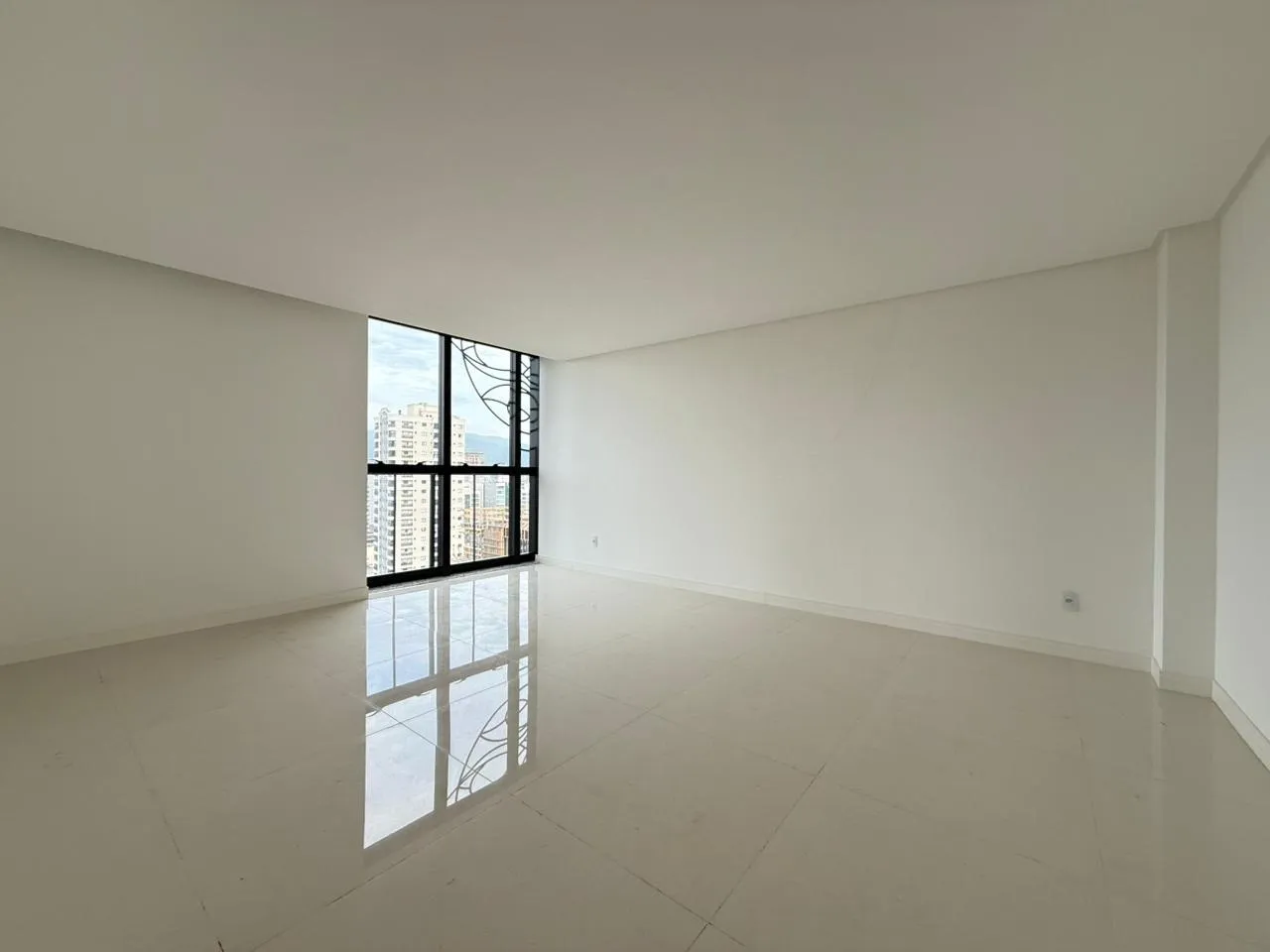 Imagem Apartamento com vista para o mar à venda com 200m2 por R$ 3.800.000,00