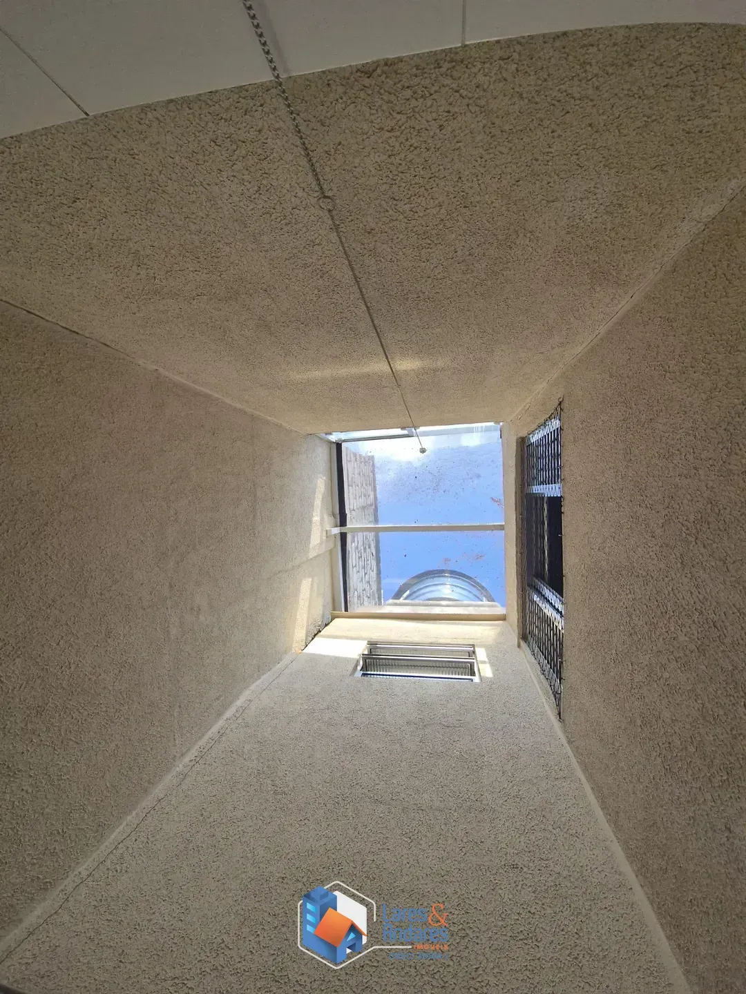 Imagem Sobrado para venda em Vila Tolstoi com 2 quartos, sendo 1 suíte, 180m²