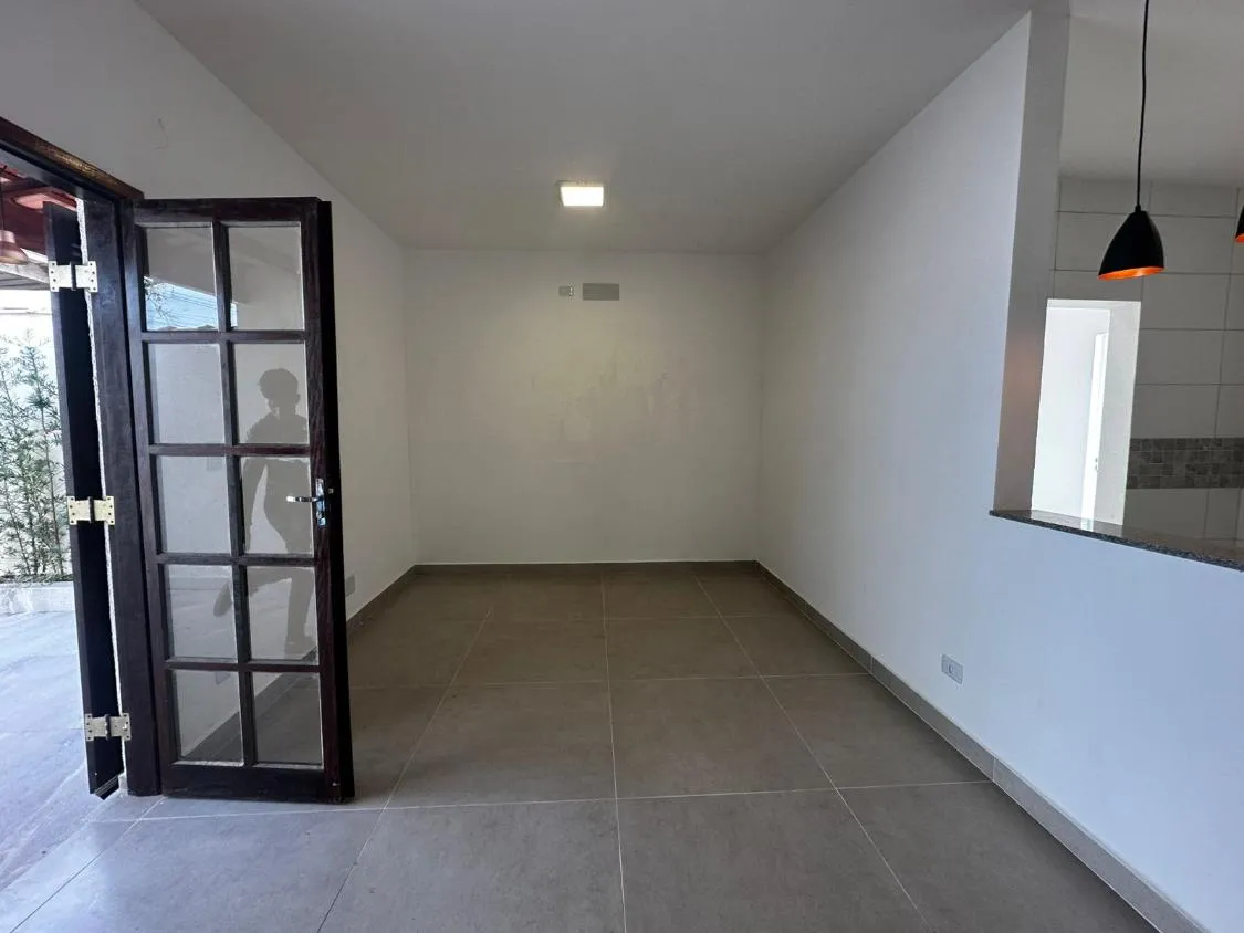Imagem CASA NOVA COM PISCINA, 02 DORMITÓRIOS E DISPONÍVEL PARA VENDA E LOCAÇÃO LADO PISTA NA VILA ATLÂNTICA EM MONGAGUÁ