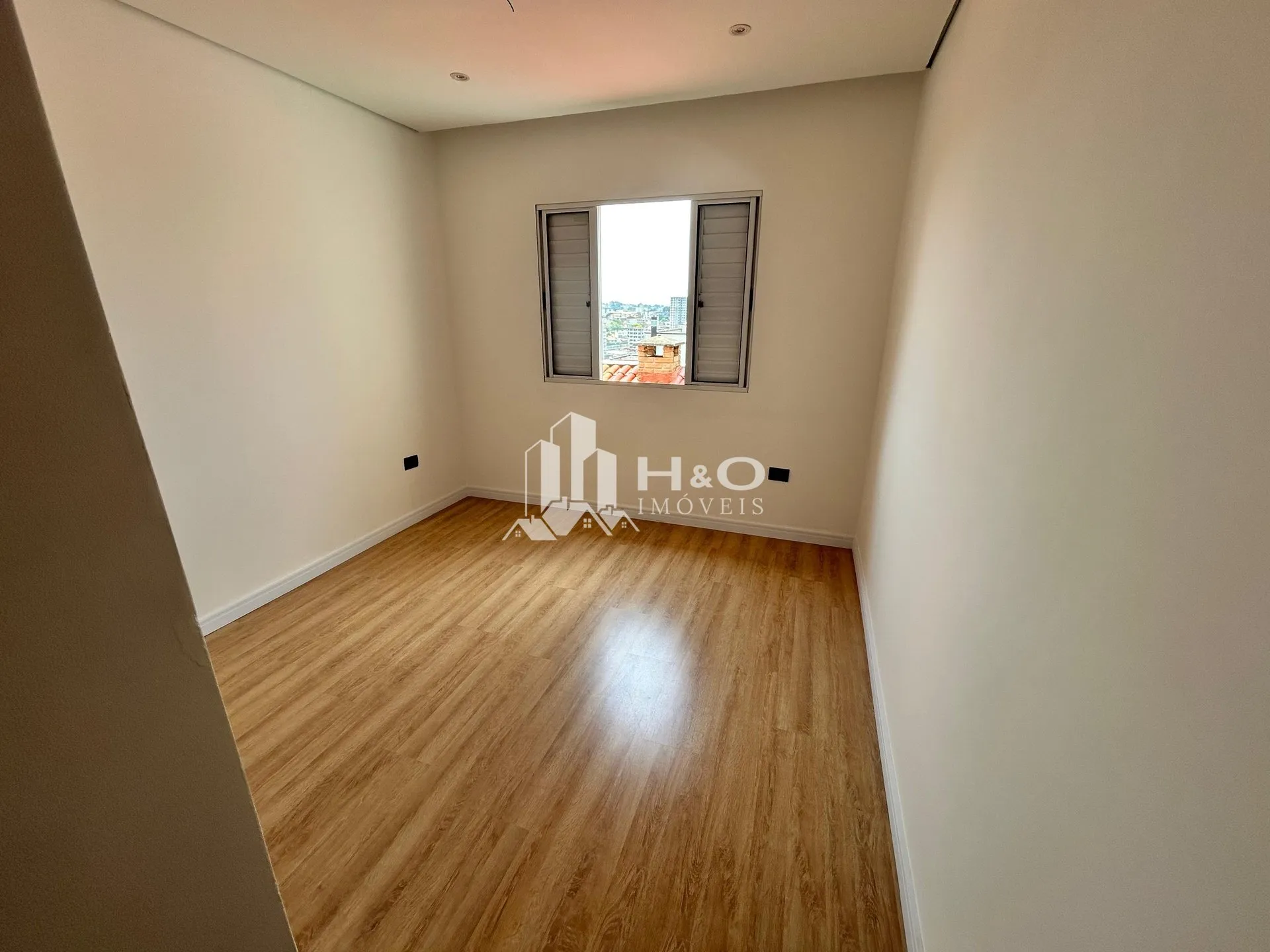 Imagem Sobrado à Venda Próximo ao Metrô Patriarca - 3 Dormitórios, 1 Suíte, Espaço Gourmet e Acabamento de Alto Padrão!