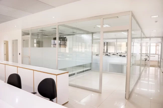 Imagem Andar comercial com 888m² na Av. das Nações Unidas.