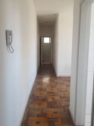 Imagem Apartamento reformado e ensolarado na Cidade Baixa — a um passo da Redenção!