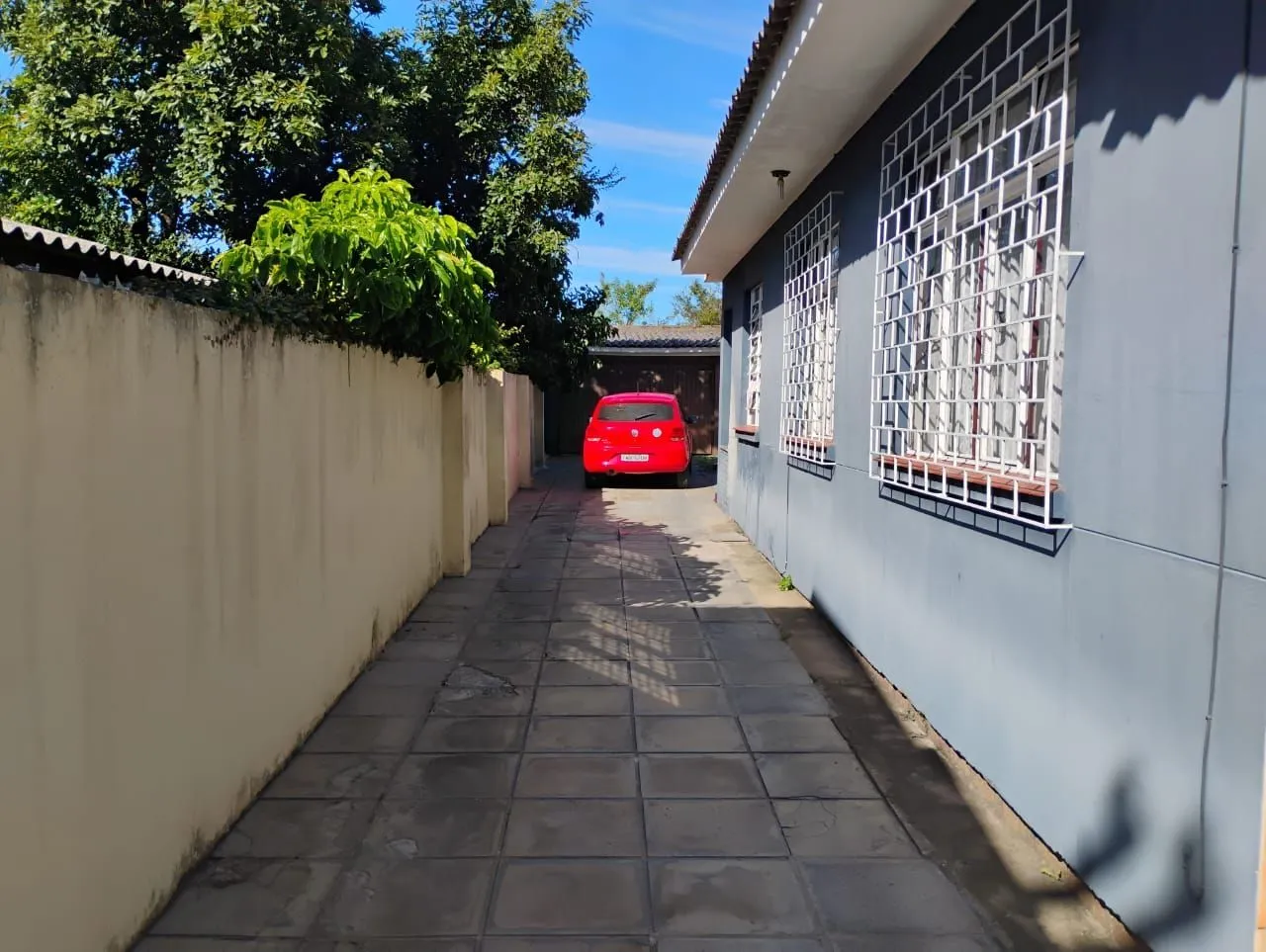 Imagem Casa térrea 3 dormitórios, 2 vagas cobertas as demais descobertas bairro cristal