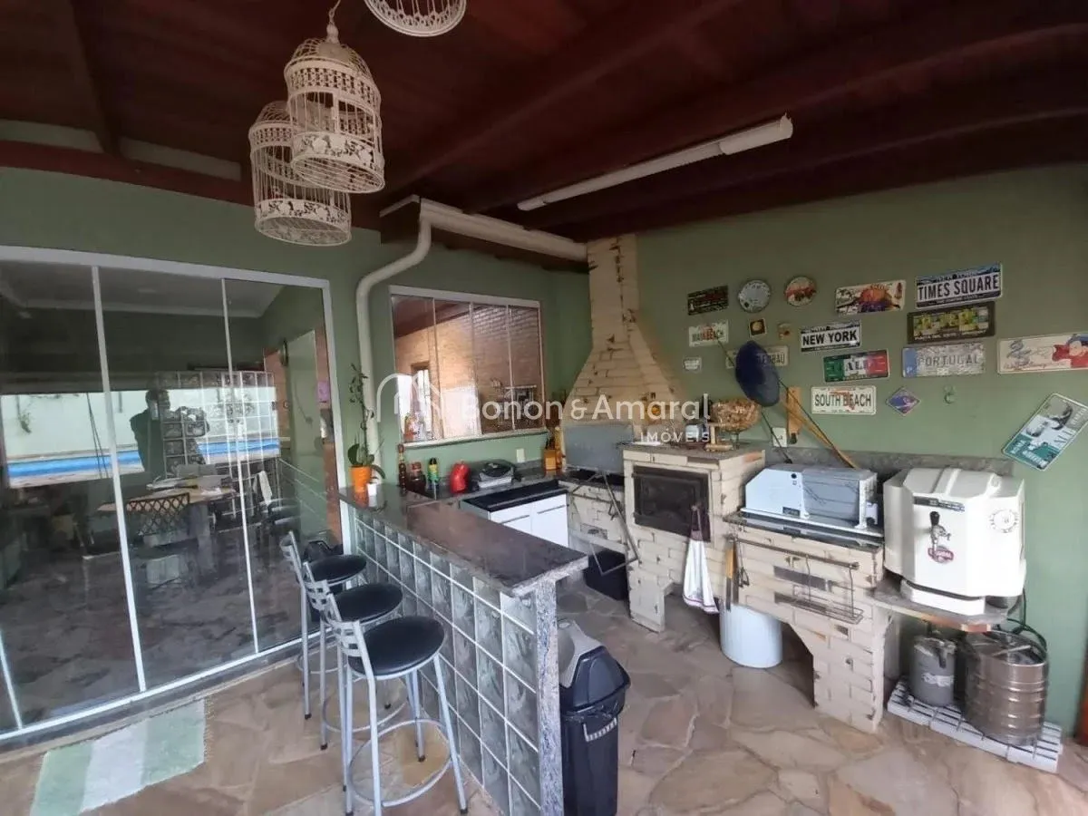 Imagem Casa com 337 m² e 4 quartos