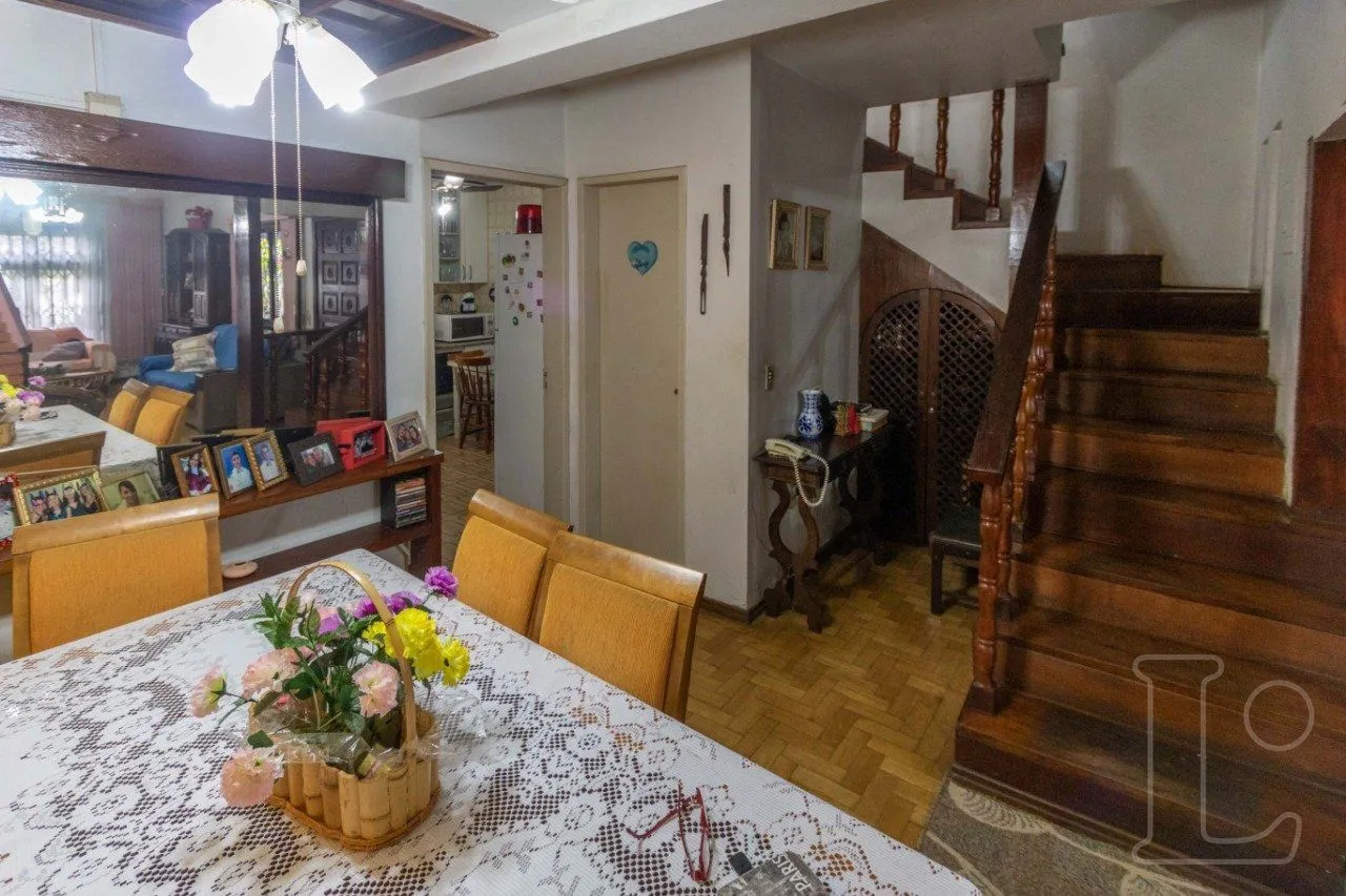 Imagem Sobrado para Venda - 241m², 4 dormitórios, sendo 1 suites, 1 vaga - Camaquã