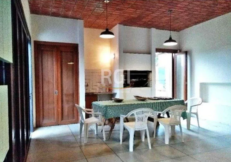 Imagem Casa para Venda - 276m², 3 dormitórios, sendo 1 suites, 5 vagas - Medianeira