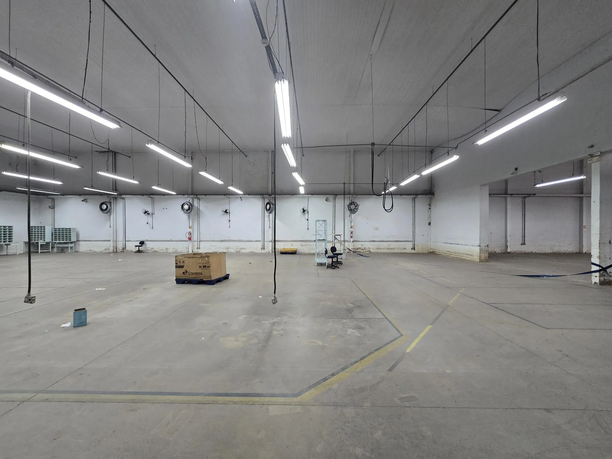 Imagem Galpão Logístico 2.000 m² com Doca e Pé-Direito Alto - Localização Estratégica